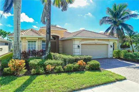 4943 Cerromar Dr, Naples, FL 34112