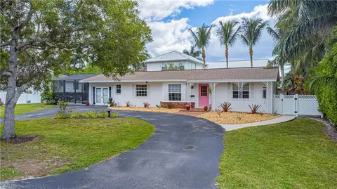538 9th Ave S, Naples, FL 34102