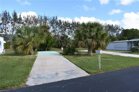571 Palm Dr, Naples, FL 34114