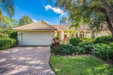 348 Carinosa Ct, Naples, FL 34110