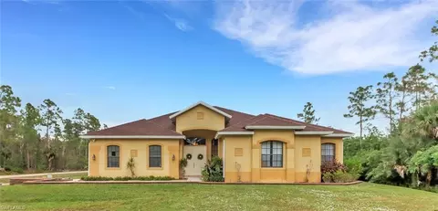 570 Desoto Blvd N, Naples, FL 34120