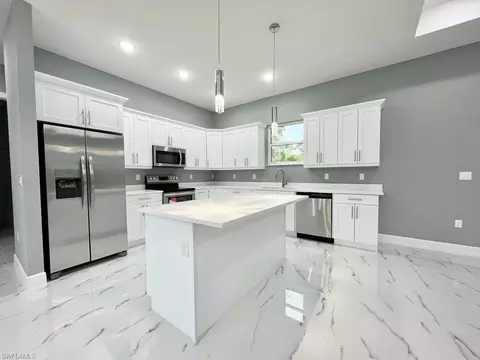 2612 53rd St SW, Lehigh Acres, FL 33976