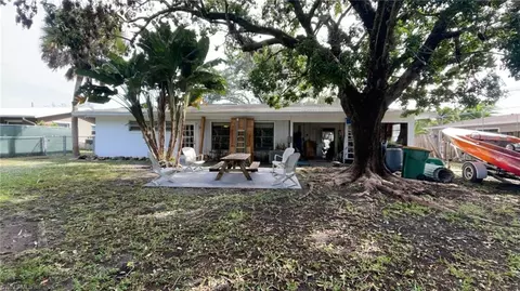 2215 41st Ter SW, Naples, FL 34116
