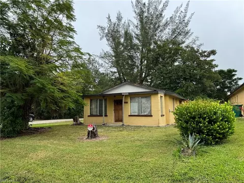 2215 Pineland Ave, Naples, FL 34112