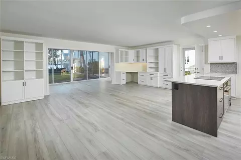 322 Harbour Dr #105B, Naples, FL 34103