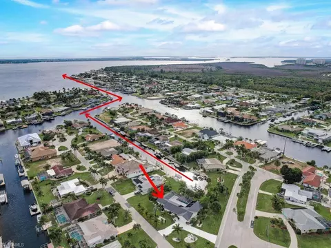 5308 Baypoint Ct, Cape Coral, FL 33904