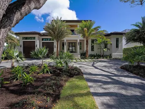 1583 Gordon Dr, Naples, FL 34102 photo 2