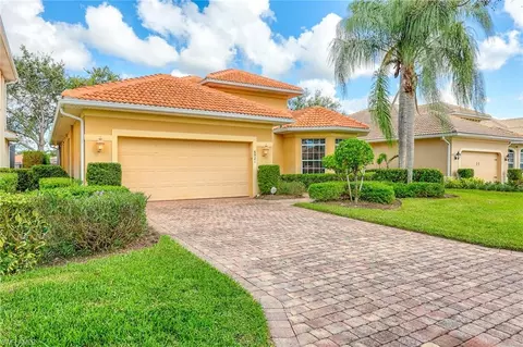 6921 Bent Grass Dr, Naples, FL 34113