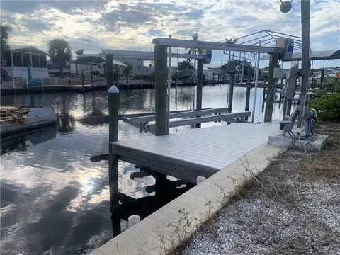 3781 Blueberry Ln, Saint James City, FL 33956