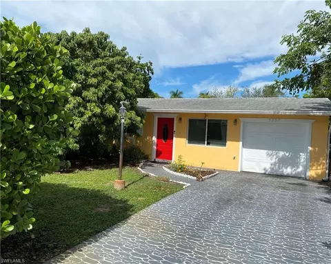 1257 22nd Ave N, Naples, FL 34103 photo 2