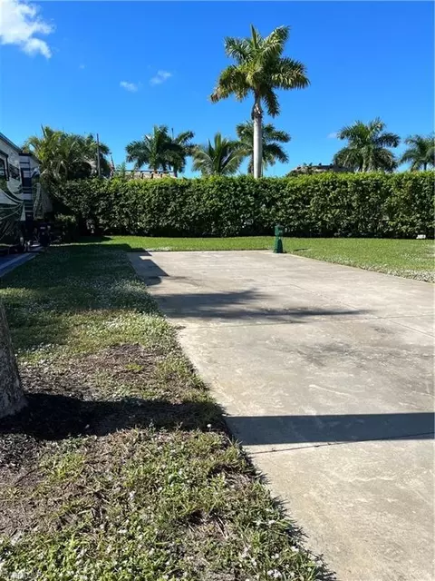 13601 Snapper Ln, Naples, FL 34114