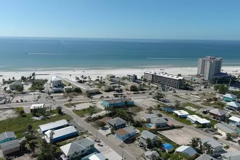 125 Mango St, Fort Myers Beach, FL 33931