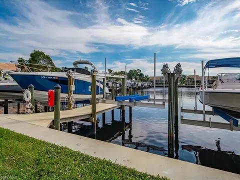 275 Cays Dr #2204, Naples, FL 34114