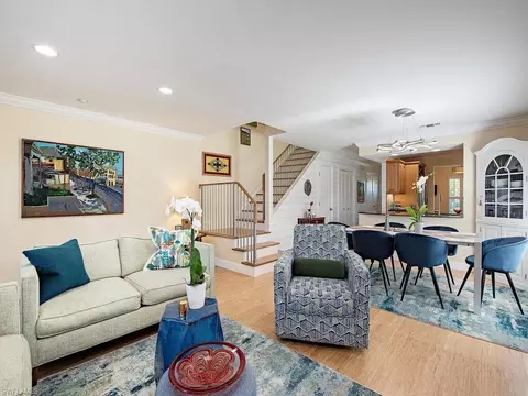 1090 6th St S, Naples, FL 34102
