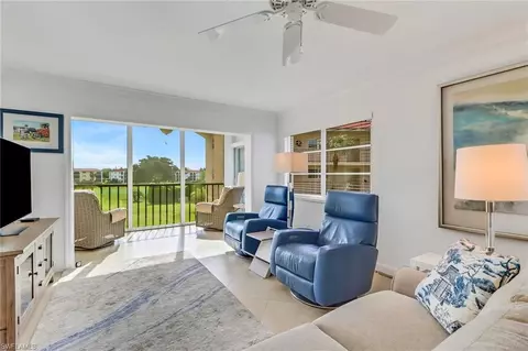 13 High Point Cir N #210, Naples, FL 34103