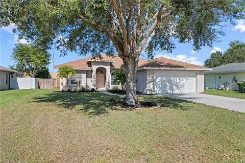 879 Grove Dr, Naples, FL 34120