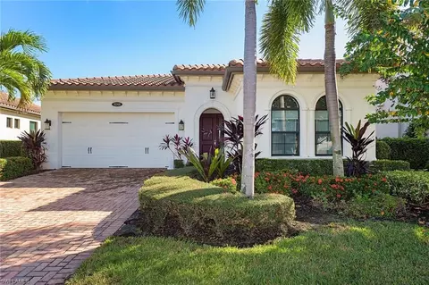 9248 Woodhurst Dr, Naples, FL 34120