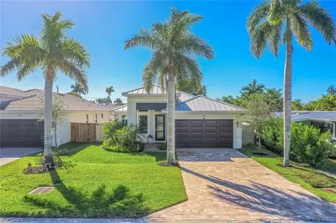 670 101st Ave N, Naples, FL 34108