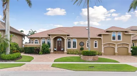 136 Hollyhock Ct, Marco Island, FL 34145