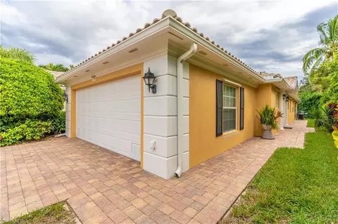 7358 Emilia Ln, Naples, FL 34114