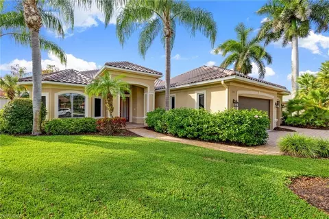 2767 Olde Cypress Dr, Naples, FL 34119
