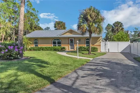 1860 21st St SW, Naples, FL 34117
