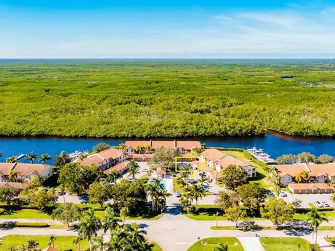 218 Newport Dr #701, Naples, FL 34114