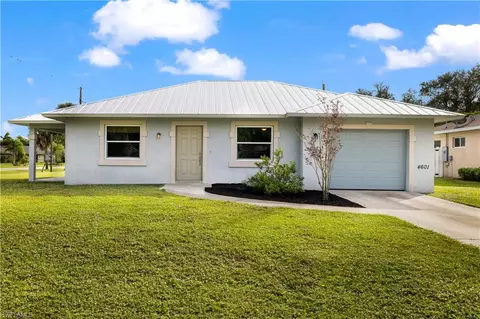 4601 Santiago Ln, Bonita Springs, FL 34134