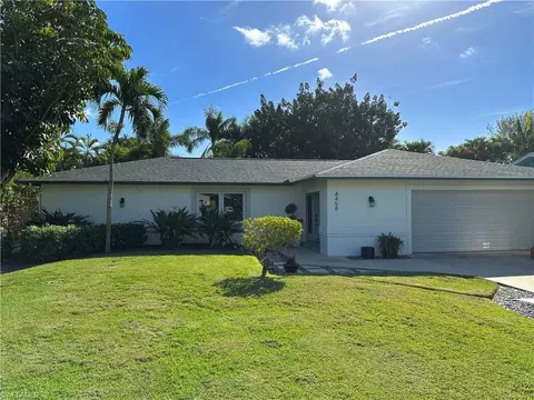 4458 Robin Ave, Naples, FL 34104