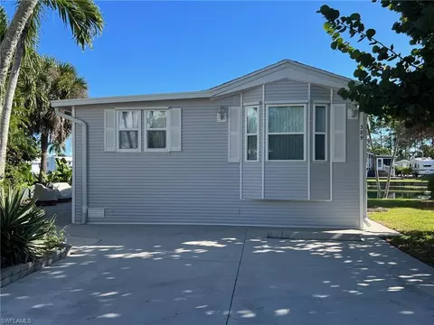 389 Leopard Ln #389, Naples, FL 34114