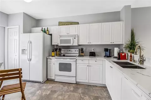 9175 Celeste Dr #2-202, Naples, FL 34113 photo 6