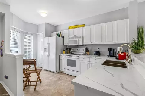 9175 Celeste Dr #2-202, Naples, FL 34113
