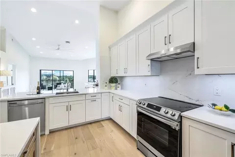 195 Vintage Cir #E403, Naples, FL 34119