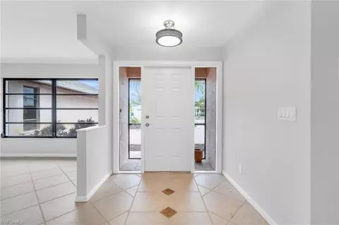 433 Golfview Dr, Naples, FL 34110 photo 4