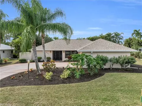 433 Golfview Dr, Naples, FL 34110 photo 3