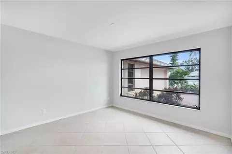 433 Golfview Dr, Naples, FL 34110 photo 6