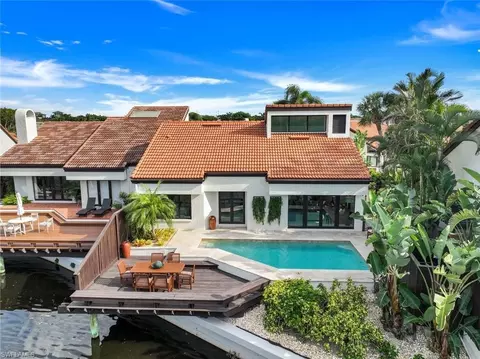 533 Bay Villas Ln #117, Naples, FL 34108