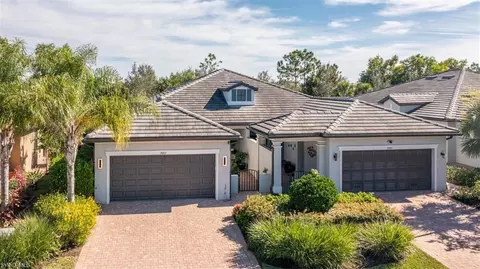 7682 Jacaranda Ln, Naples, FL 34114