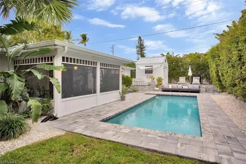 540 7th St N, Naples, FL 34102
