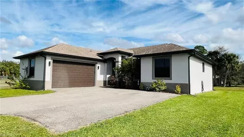 462 12th St SE, Naples, FL 34117