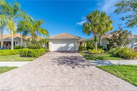 8701 Querce Ct, Naples, FL 34114