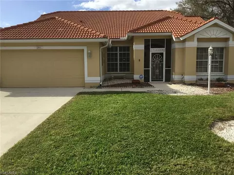 201 Countryside Dr, Naples, FL 34104