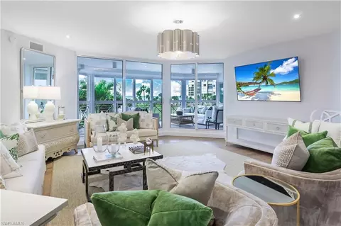 4021 Gulf Shore Blvd N #203, Naples, FL 34103