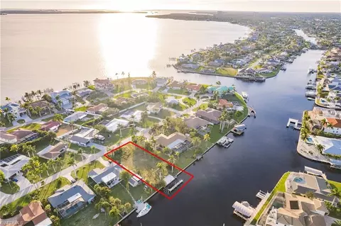 931 Dolphin Dr, Cape Coral, FL 33904