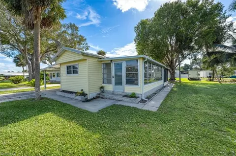 24 Sonderhen Dr, Naples, FL 34114