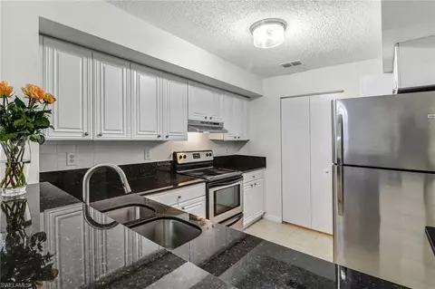 8290 Ibis Club Ln #914, Naples, FL 34104