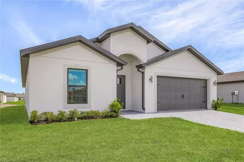 825 Gen D Macarthur Ave, Labelle, FL 33935
