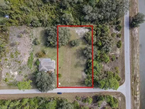 2002 Louis Ave, Alva, FL 33920