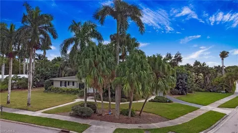 1214 Canterbury Dr, Fort Myers, FL 33901