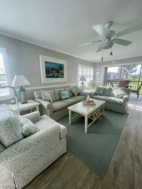37 High Point Cir E #201, Naples, FL 34103